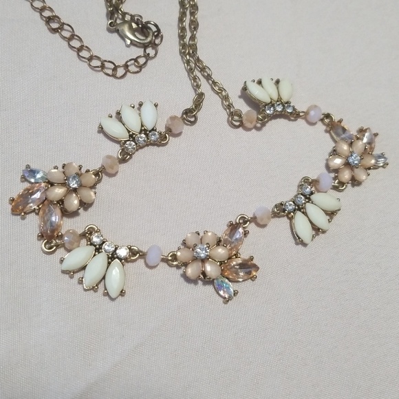 Golden mini statement necklace from Forever 21 - Picture 2 of 4